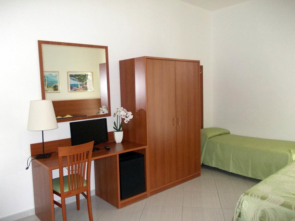 Hotel Solaria Rodi Garganico Rum bild