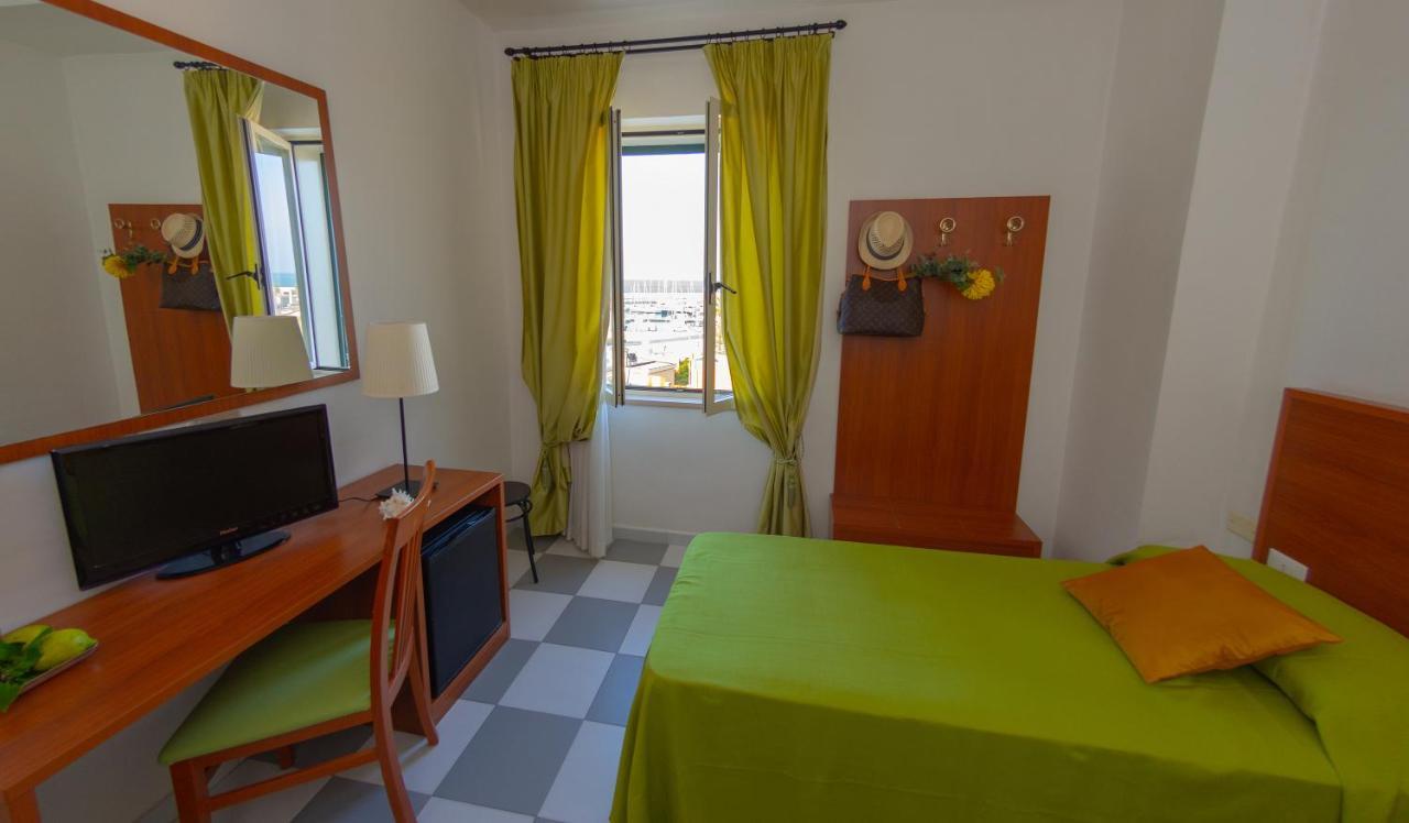 Hotel Solaria Rodi Garganico Exteriör bild