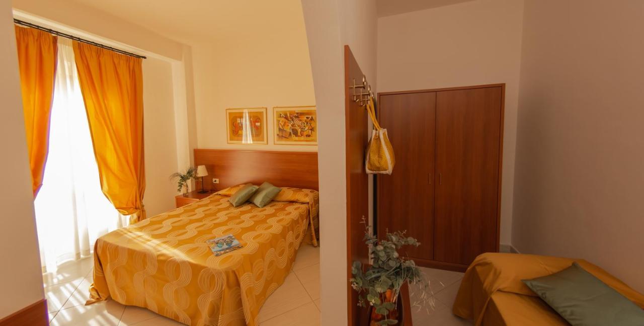 Hotel Solaria Rodi Garganico Exteriör bild