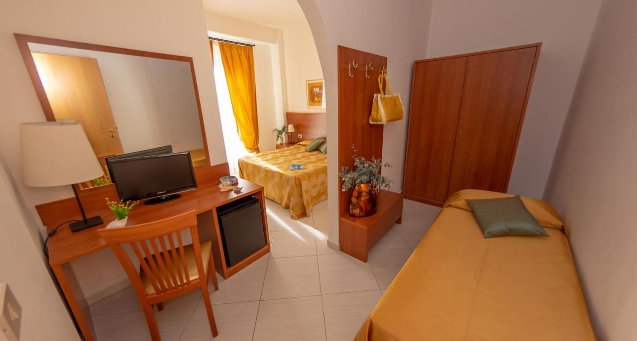 Hotel Solaria Rodi Garganico Exteriör bild