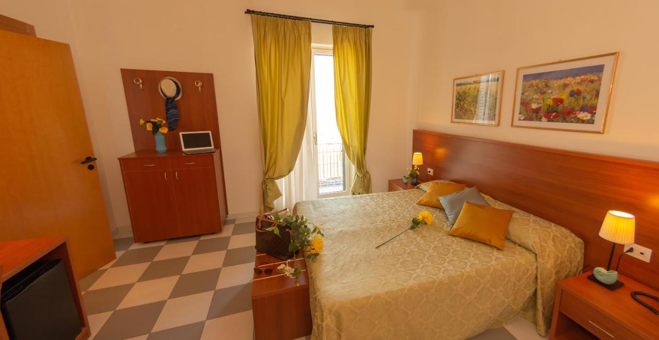 Hotel Solaria Rodi Garganico Exteriör bild