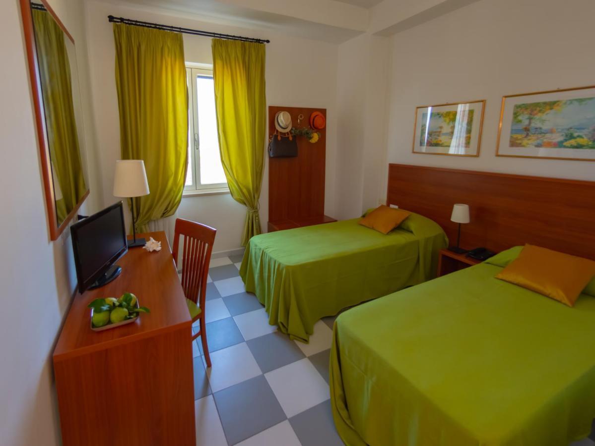 Hotel Solaria Rodi Garganico Exteriör bild